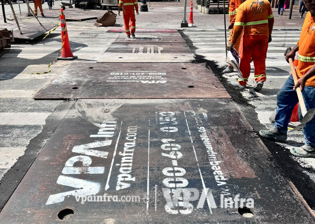 Case de obra com Chapa Tapa Vala para cobertura de vala - Chapas Tapa Vala Garantem Manutenção Segura no Centro de SP