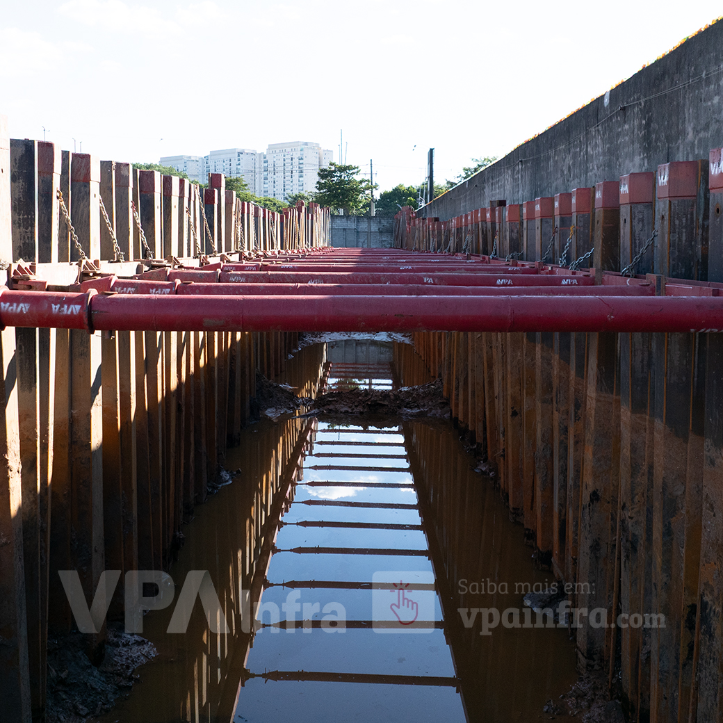 Case de obra com Estroncamento Modular - Escoramento para troca de solo no Centro Logístico Marginal Tietê