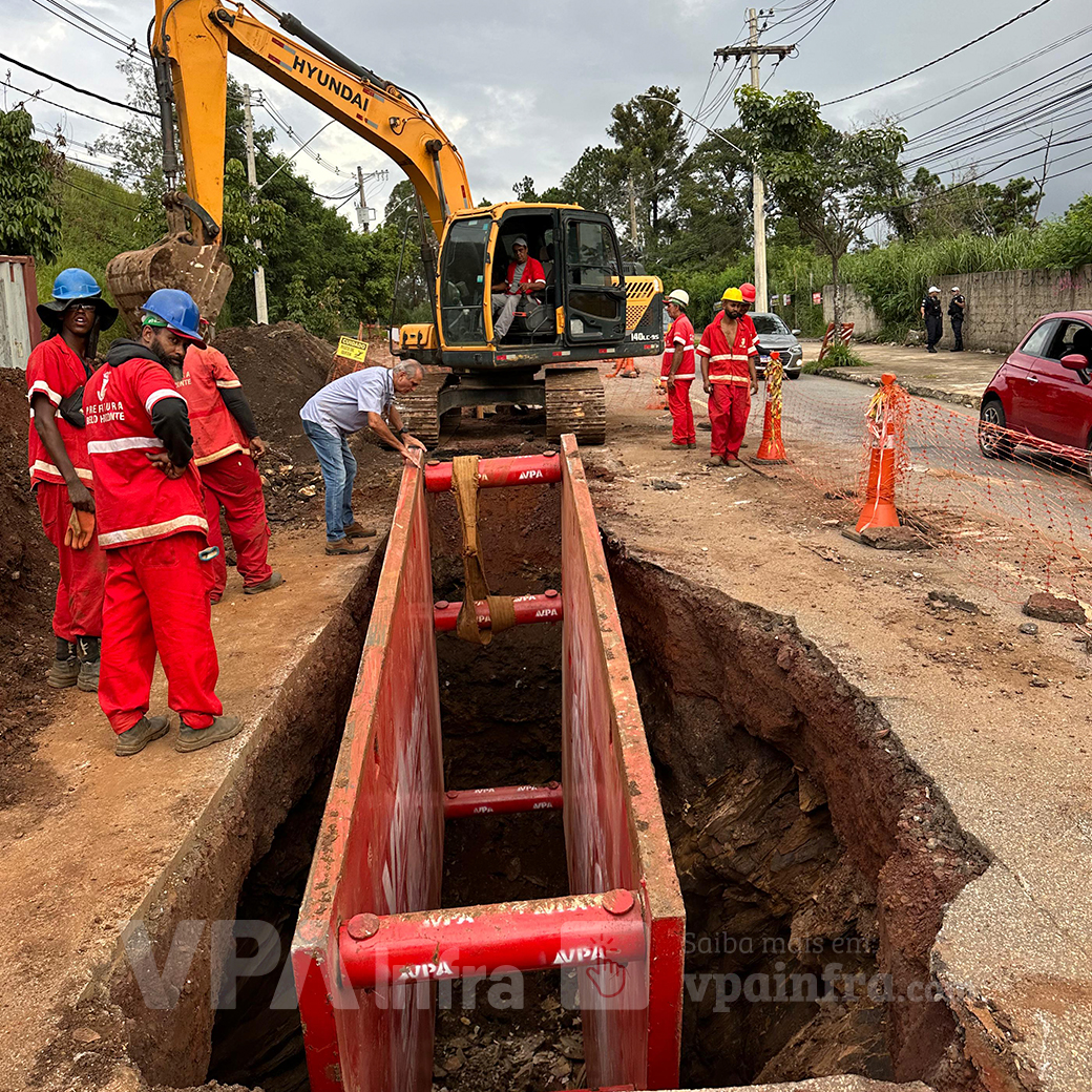 Case de obra com Blindagem de Vala para escoramento blindado - Segurança para trabalhadores após cratera se abrir em bairro nobre de BH